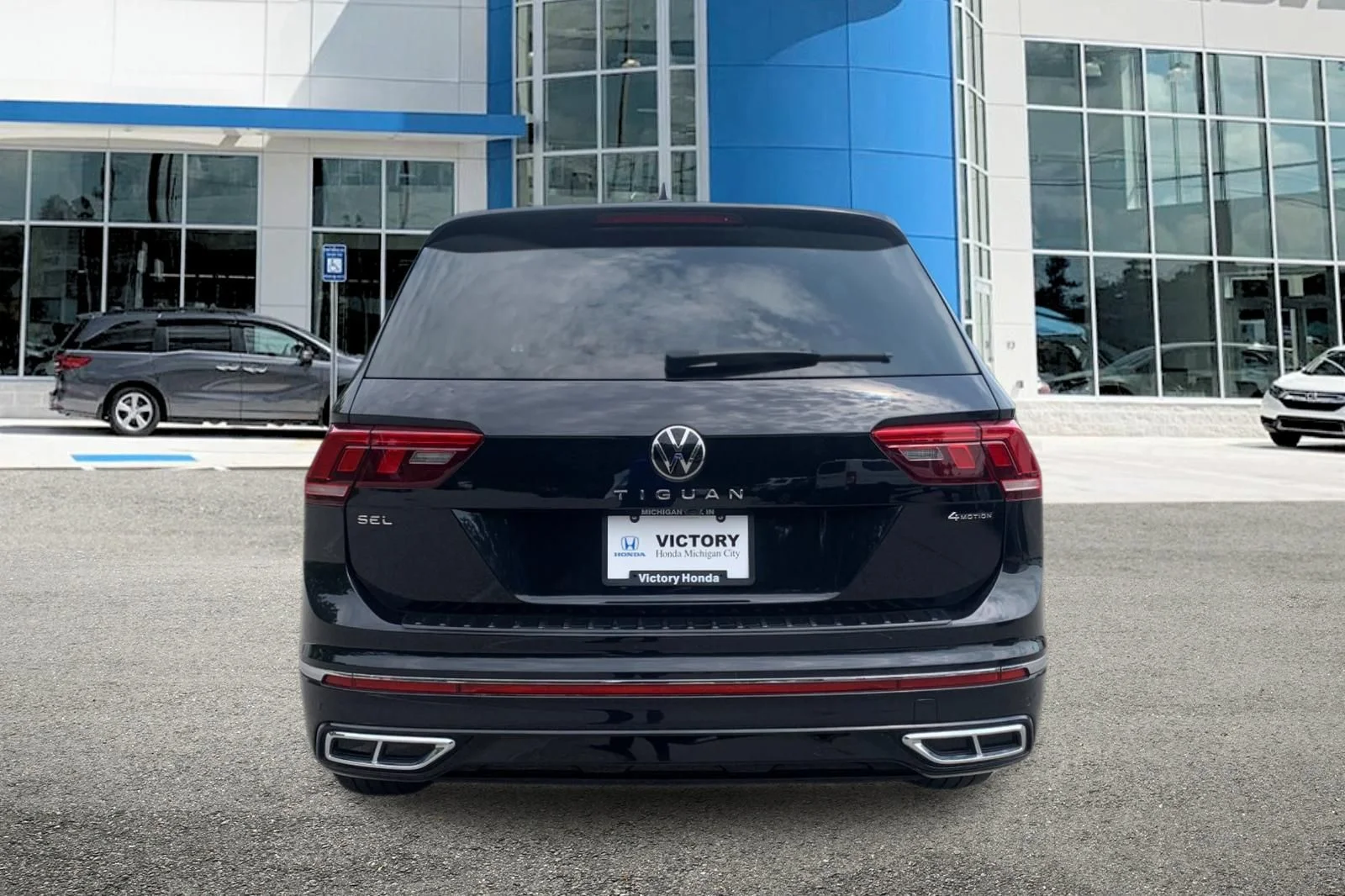 Used 2023 Black Volkswagen 2.0T SEL R-Line image 4