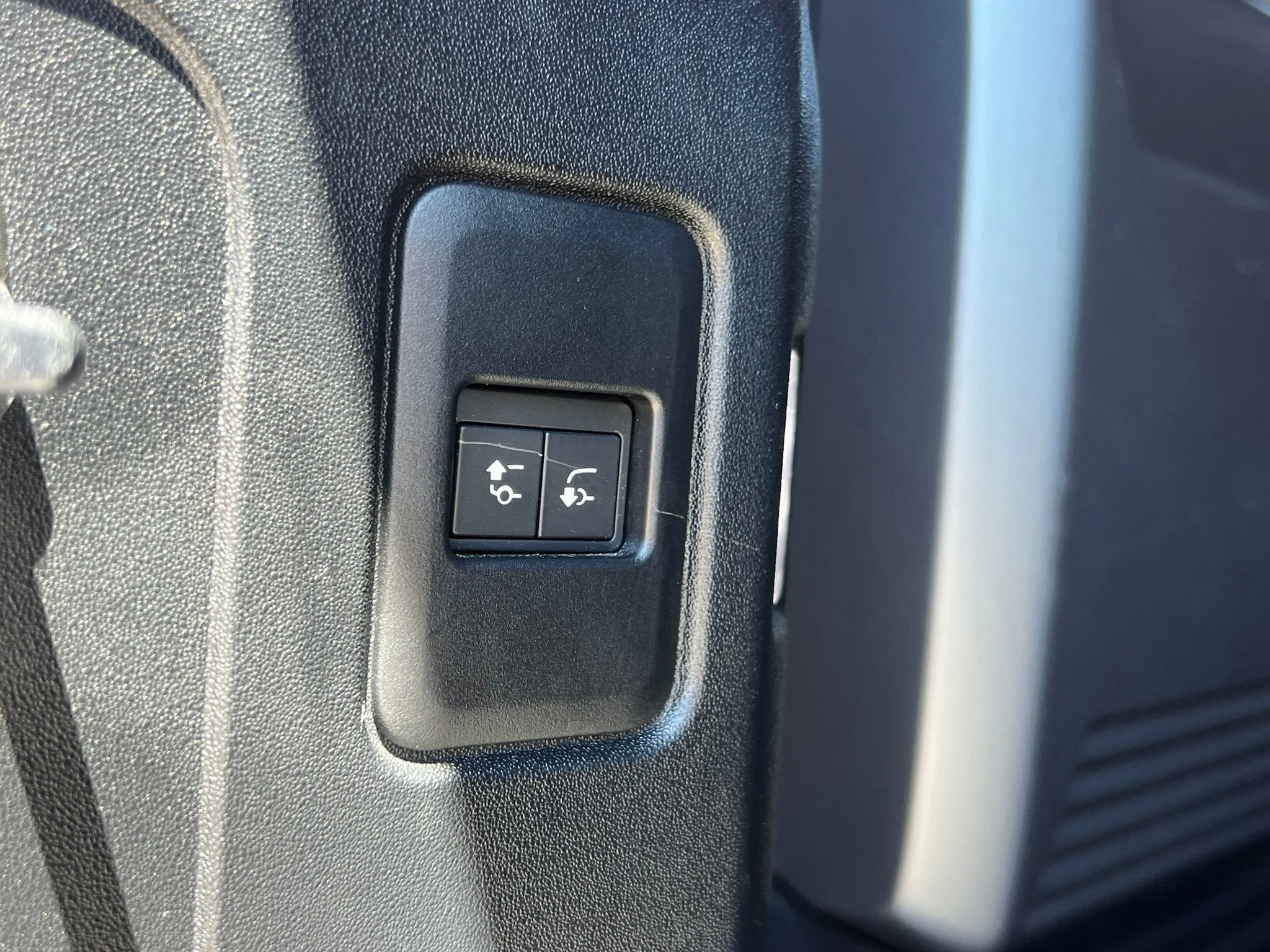 Used 2023 Black Land Rover V8 image 24