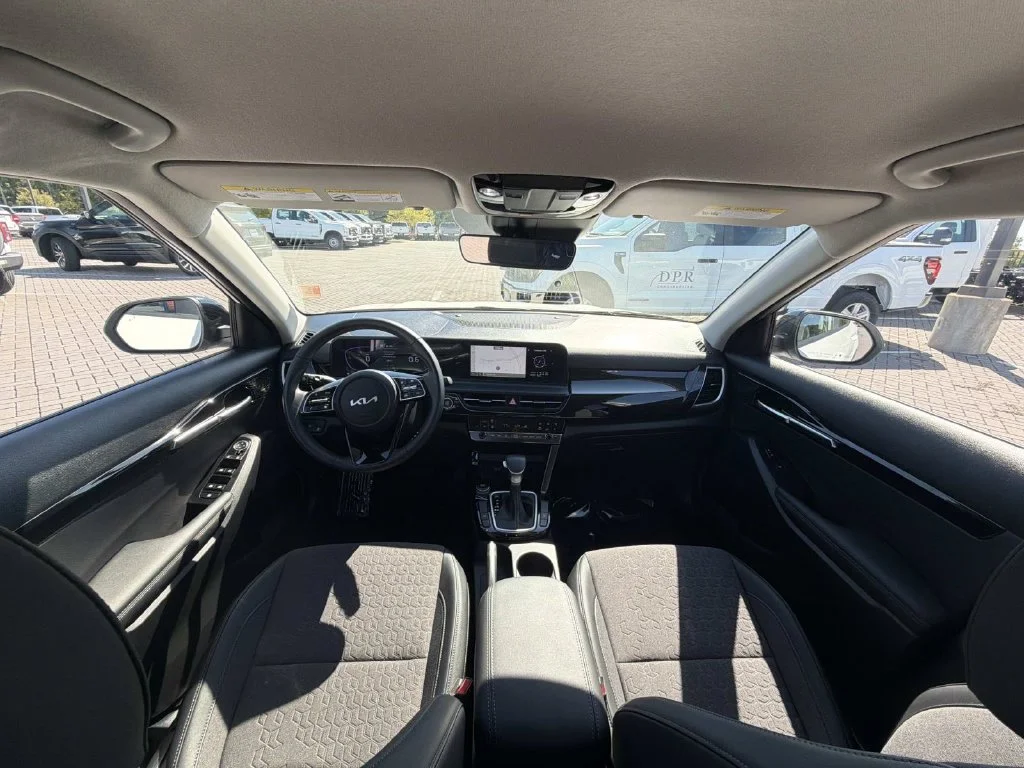 Used 2026 White Kia S image 26