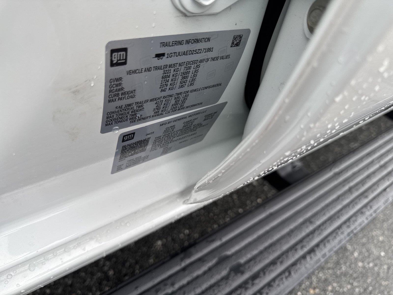 Used 2025 Summit White GMC Pro image 37