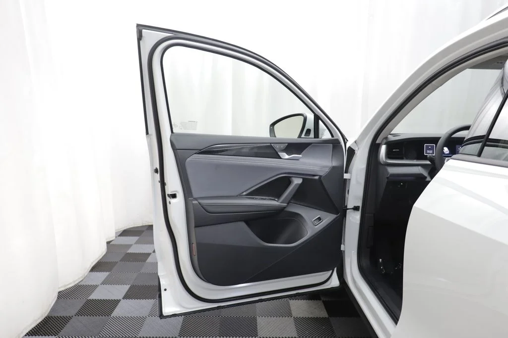 New 2026 Pure White Volkswagen 2.0T SE image 5