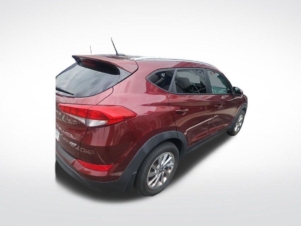 Used 2016 Red Hyundai SE image 3