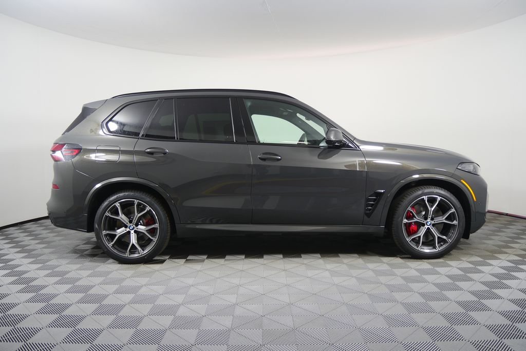 New 2026 Dravit Grey Metallic BMW xDrive50e image 2