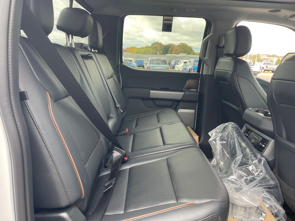 New 2026 Oxford White Ford LARIAT image 13