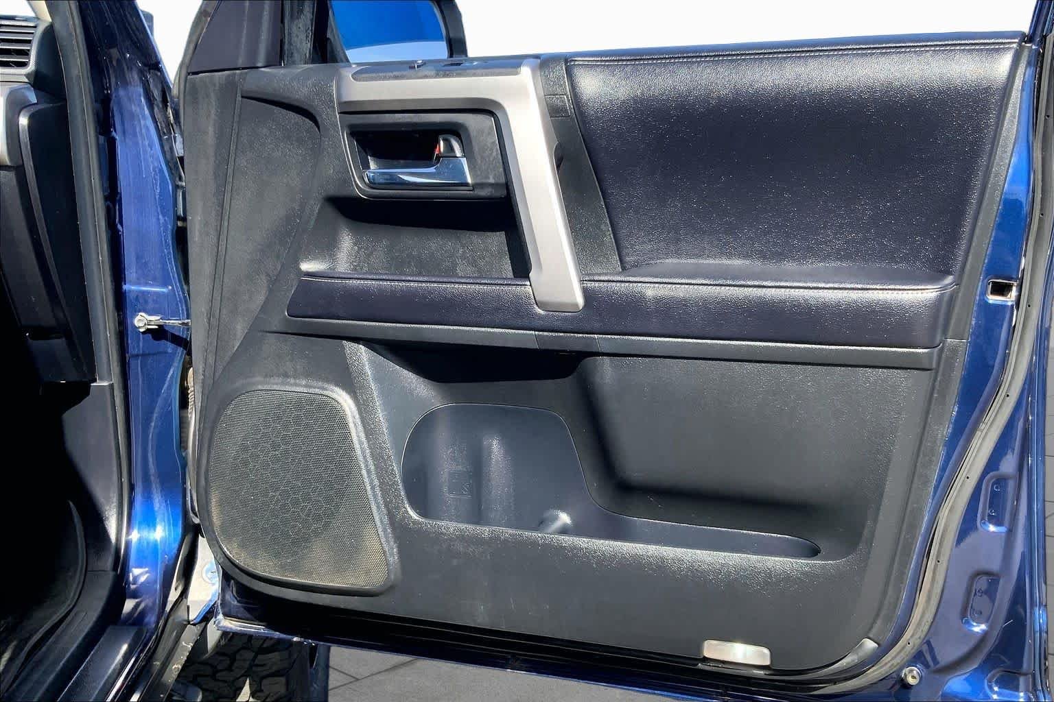 Used 2018 Nautical Blue Metallic Toyota SR5 Premium image 23