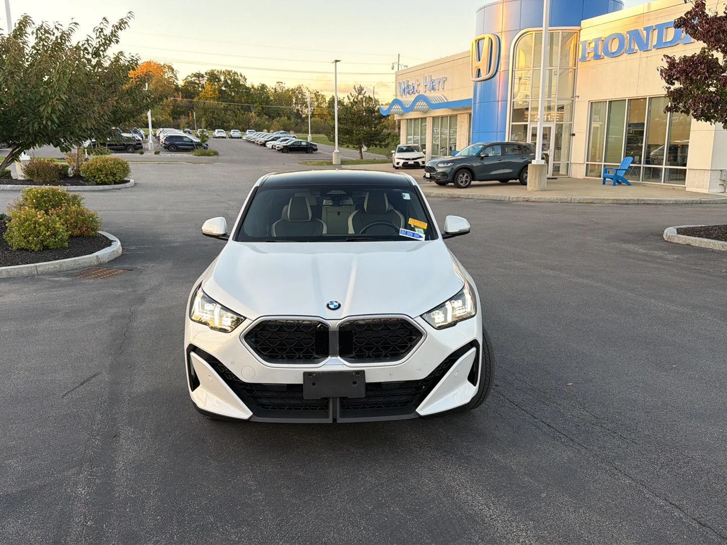 Used 2025 Mineral White Metallic BMW xDrive28i image 2
