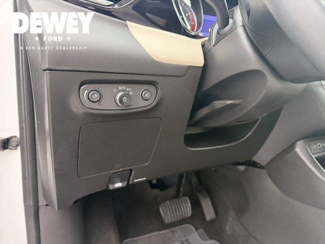 Used 2022 Summit White Buick Select image 11