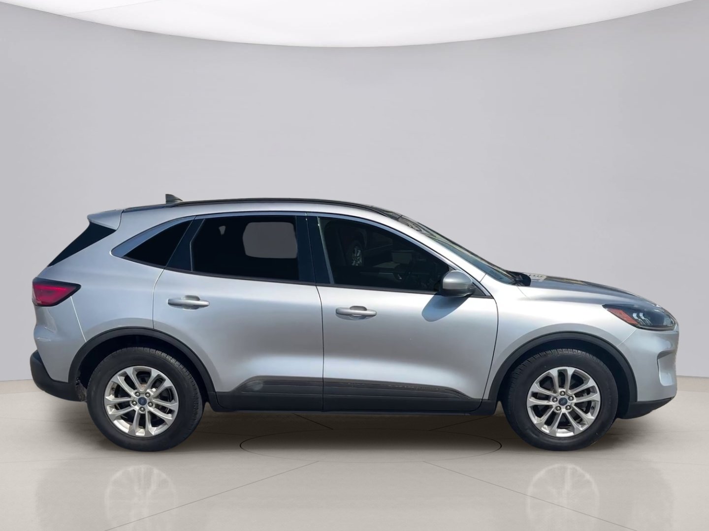 Used 2020 Silver Ford SE FWD image 4