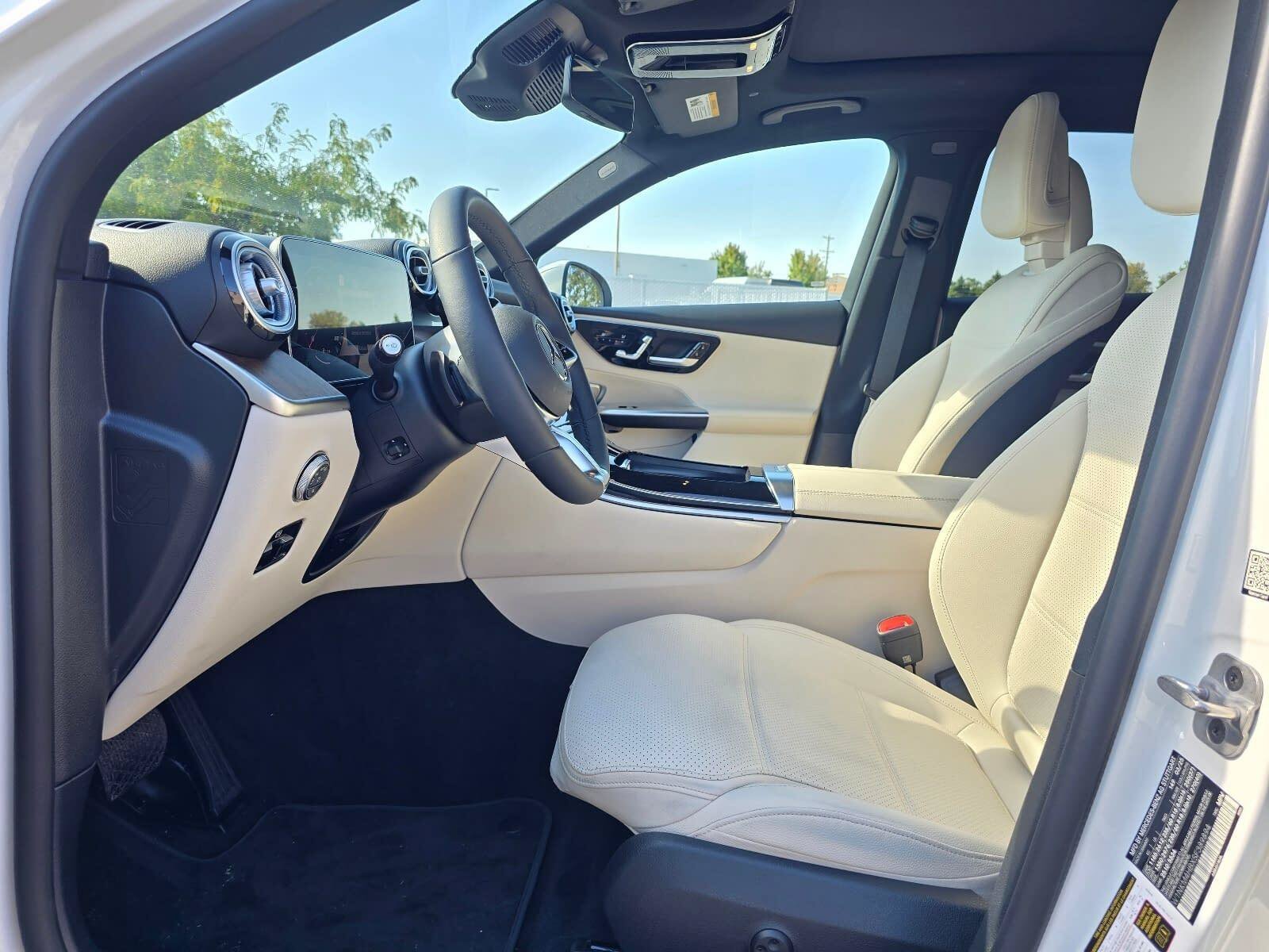 Used 2025 Polar White Mercedes-Benz GLC 300 image 21