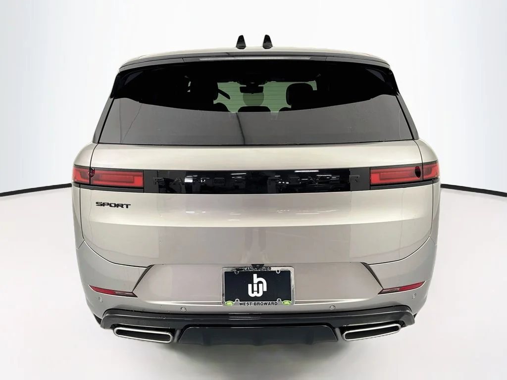 New 2026 Flux Silver Ultra Mettalic Gloss Land Rover Dynamic SE image 6