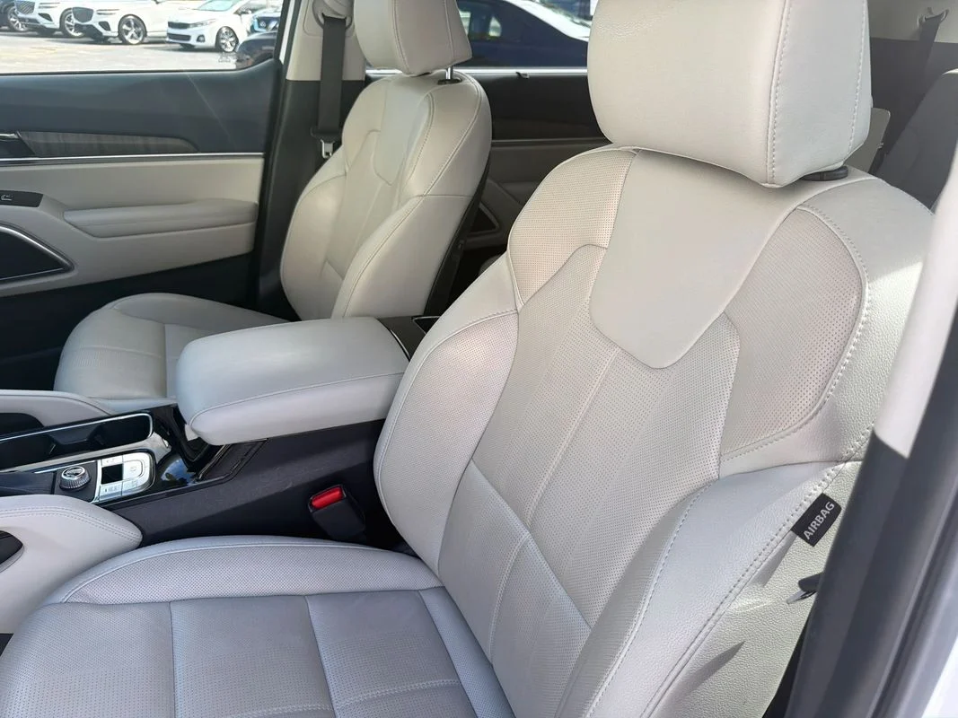 Used 2023 White Kia EX image 14