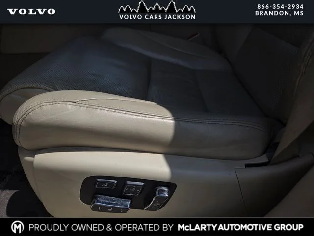 Used 2016 Red Lexus 460 image 15