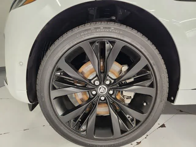 New 2026 Fuji White Jaguar R-Dynamic S image 8