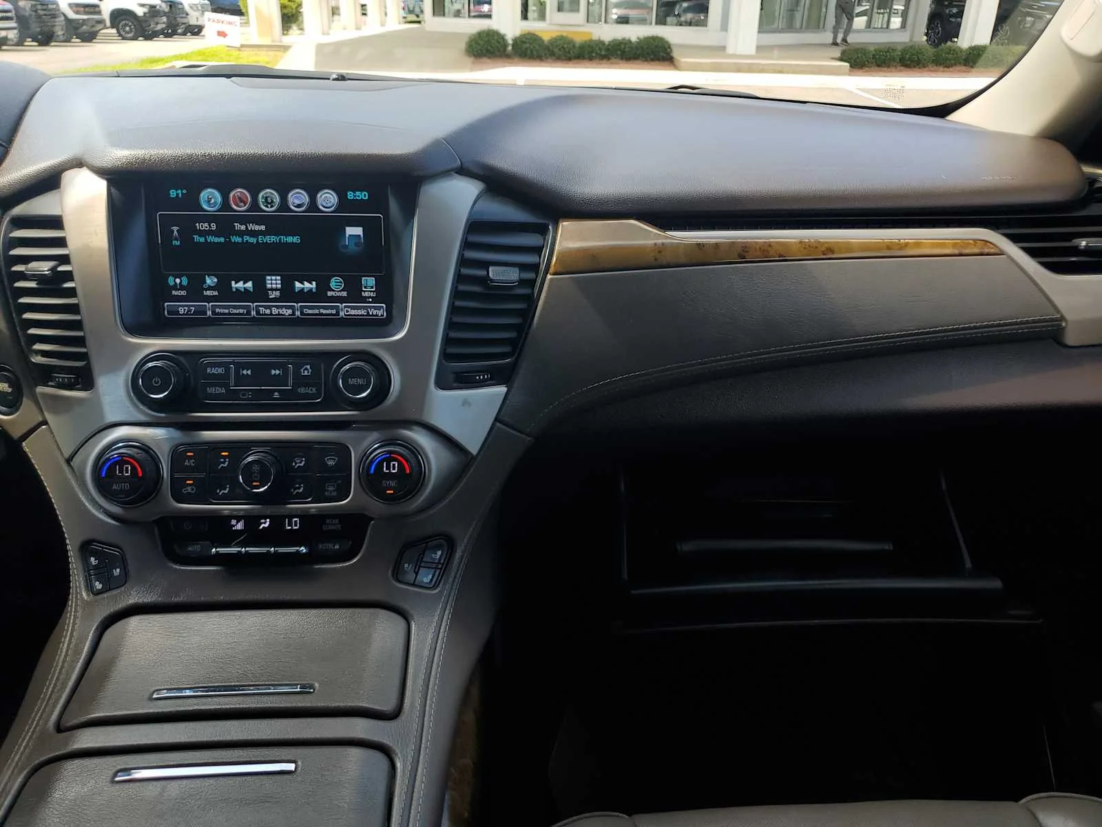 Used 2017 WHITE FROST TRICOAT GMC Denali image 18