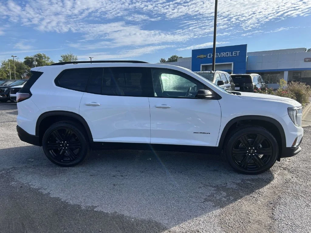 New 2027 Summit White GMC Elevation image 2