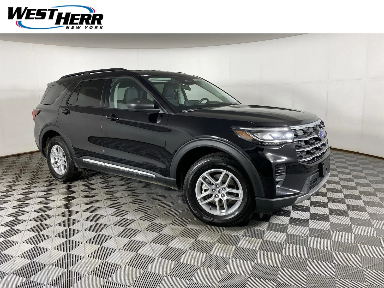 Used 2025 Agate Black Metallic Ford Active image 1