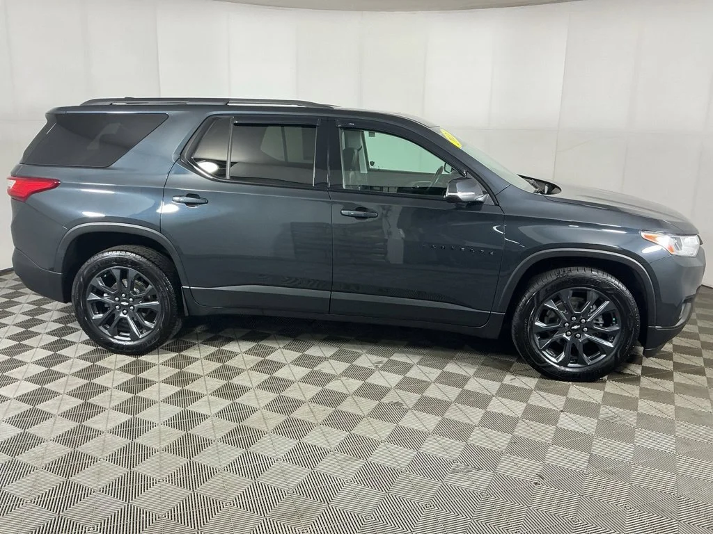 Used 2021 GRAPHITE METALLIC Chevrolet RS image 17