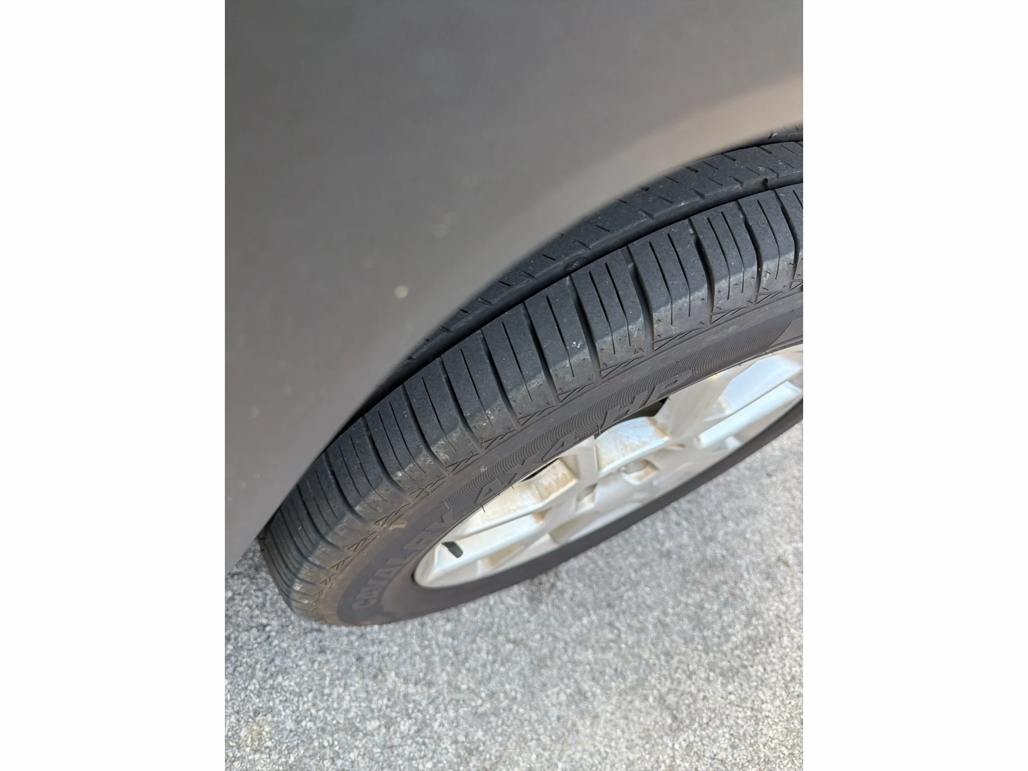 Used 2019 Glacier Metallic Clearcoat Jeep Latitude image 7
