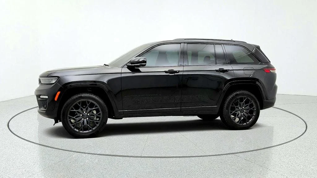 Used 2025 Diamond Black Crystal Pearlcoat Jeep Summit 4x4 w/ High Altitude, Hands-Free ADA & Night Vision image 8