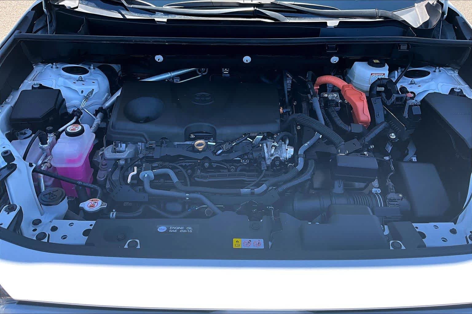Used 2022 White Toyota Hybrid XLE image 31