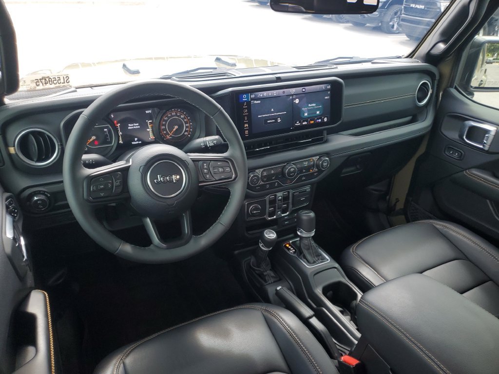 Used 2025 Green Jeep High Tide image 8