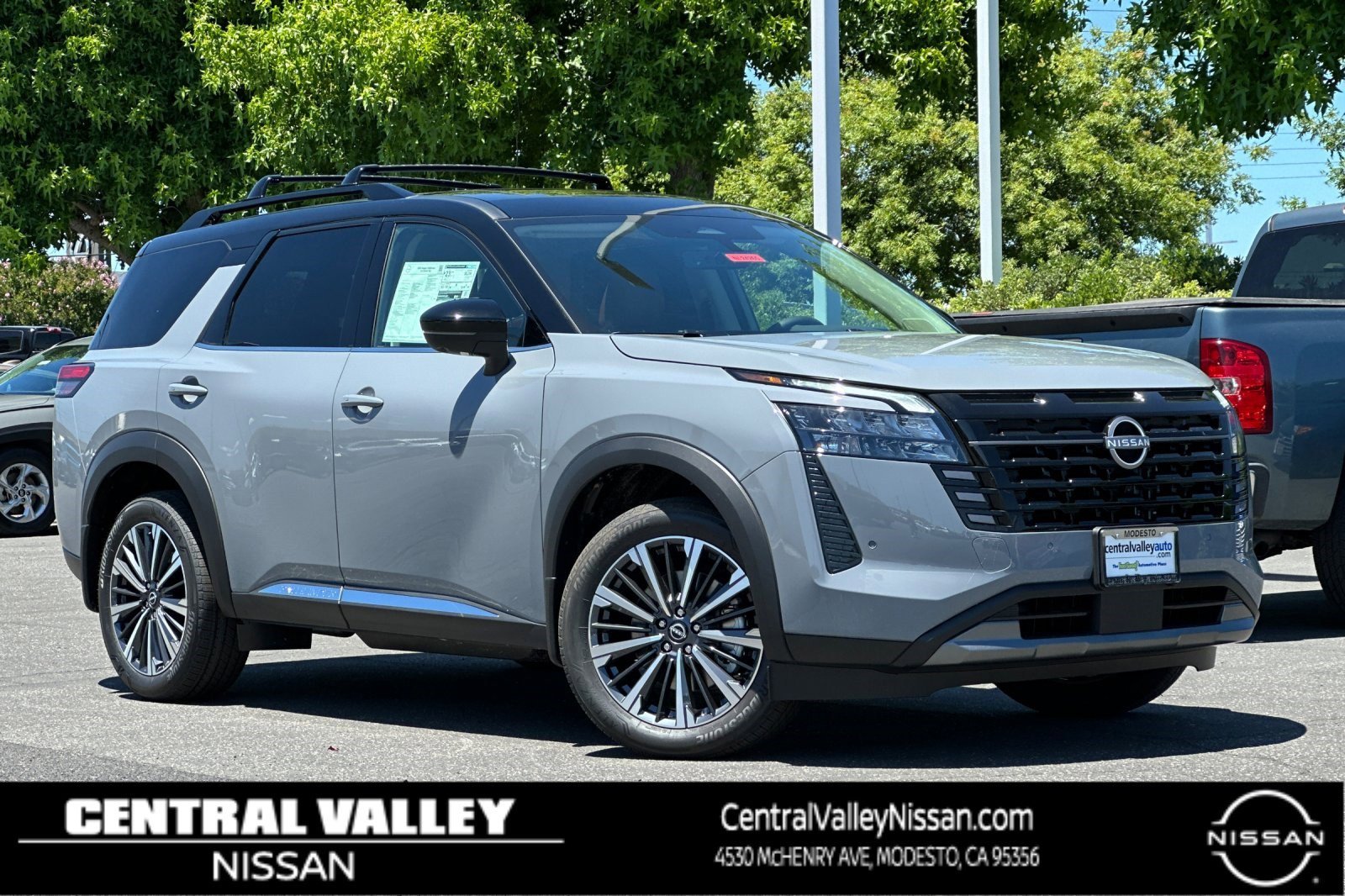 New 2026 Boulder Gray Pearl/Super Black Nissan Platinum image 1