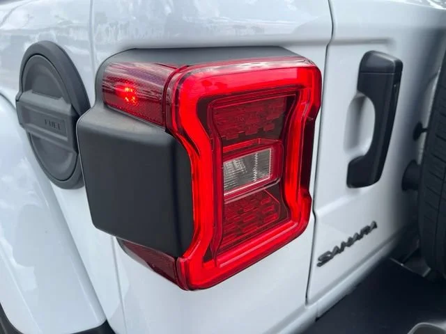 Used 2025 White Jeep Sahara image 7