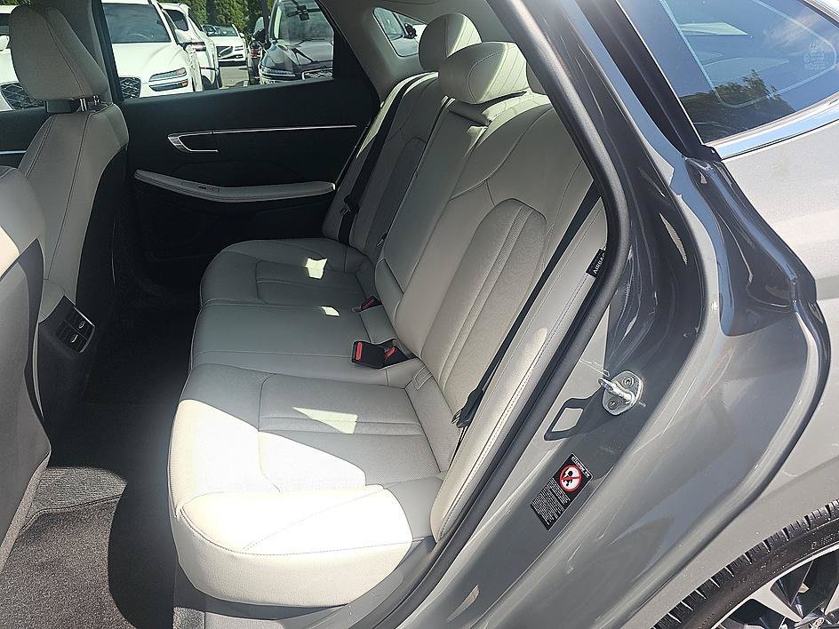 Used 2022 Hampton Gray Hyundai Limited image 31