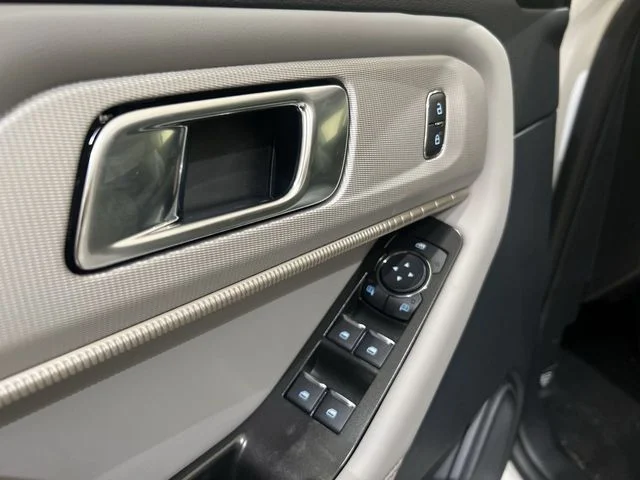 New 2026 Star White Metallic Tri-Coat Ford Active image 22