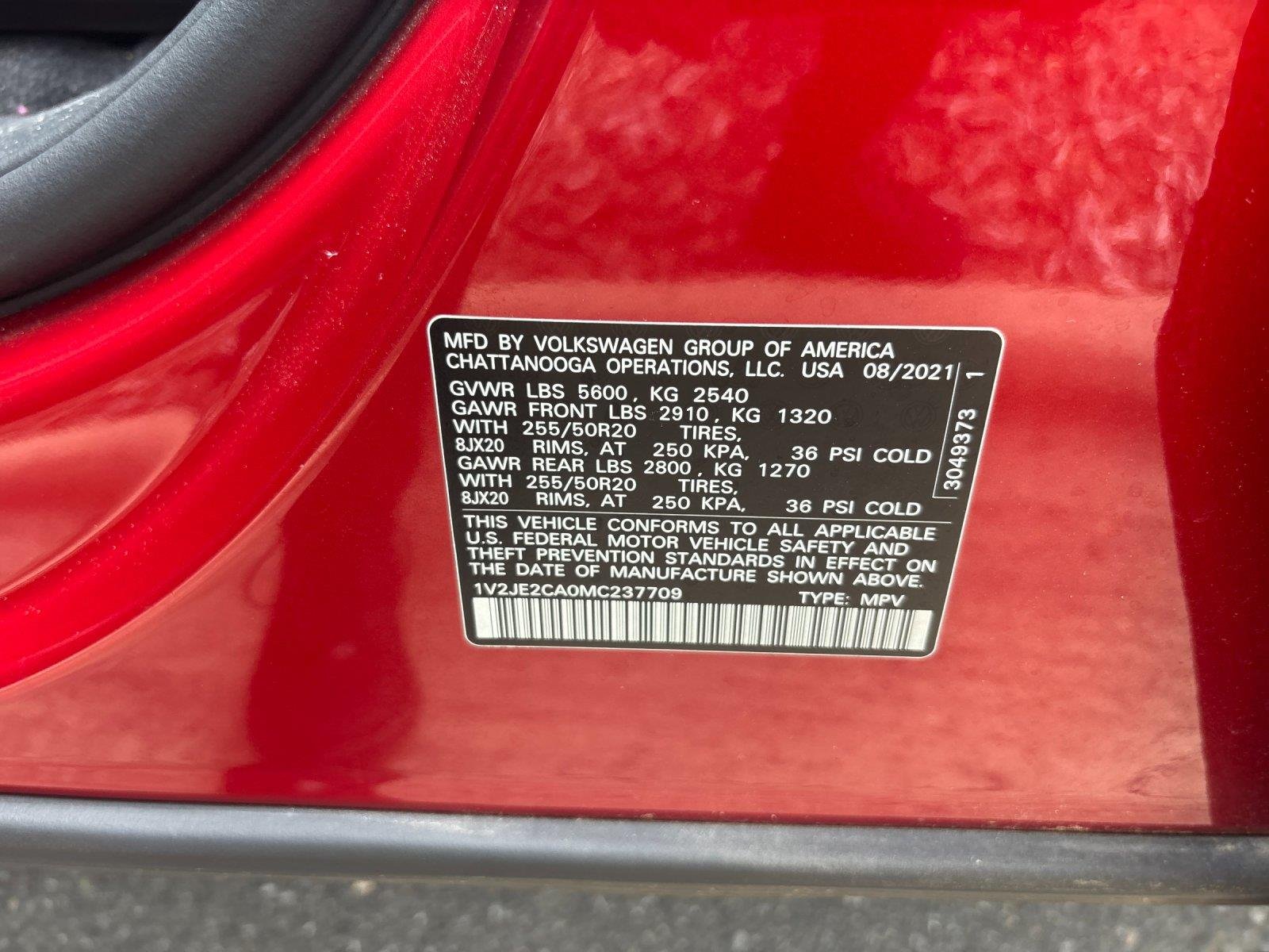 Used 2021 Aurora Red Metallic Volkswagen 3.6L V6 SE w/Technology image 12