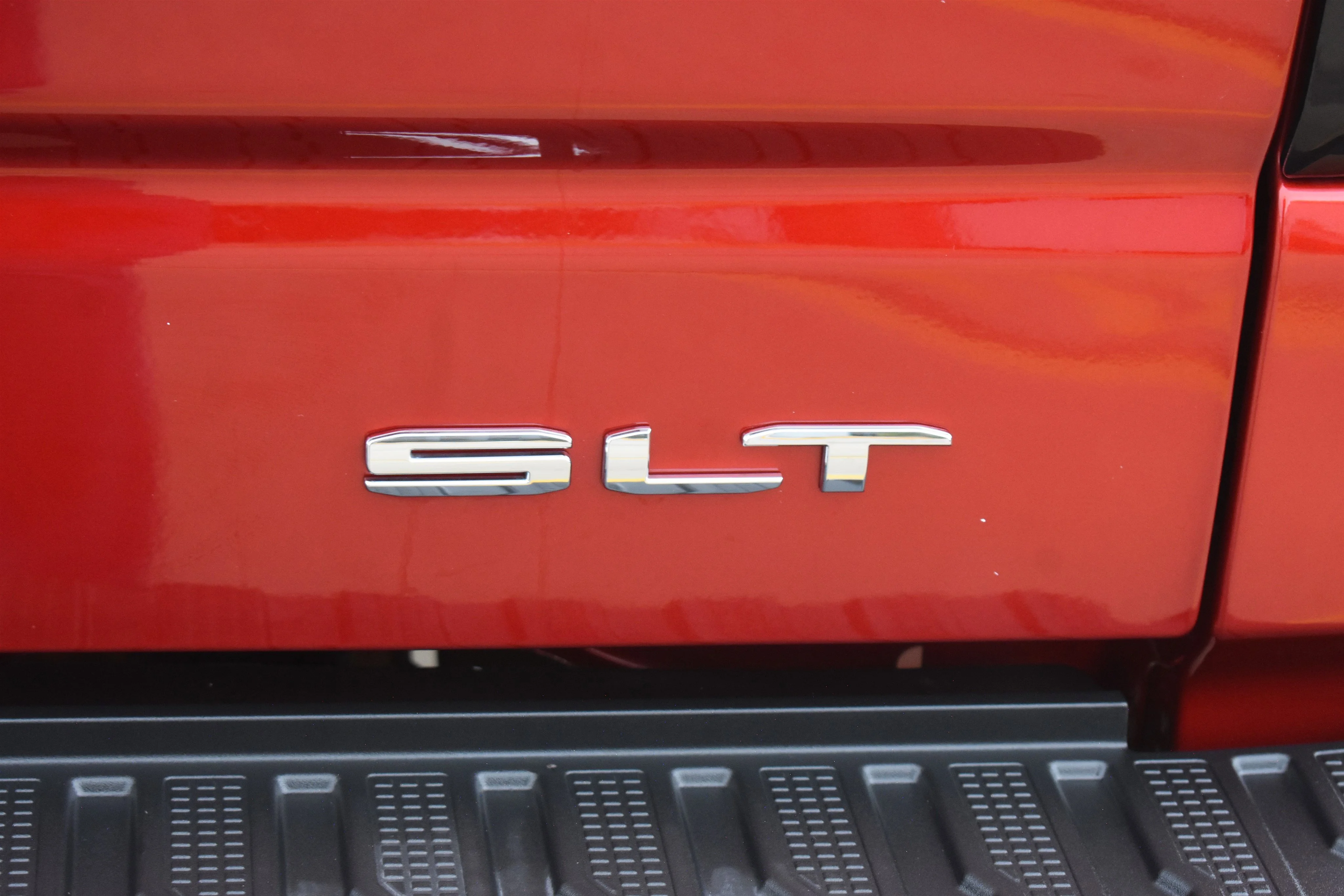2023 GMC Sierra 1500 SLT - Photo 7