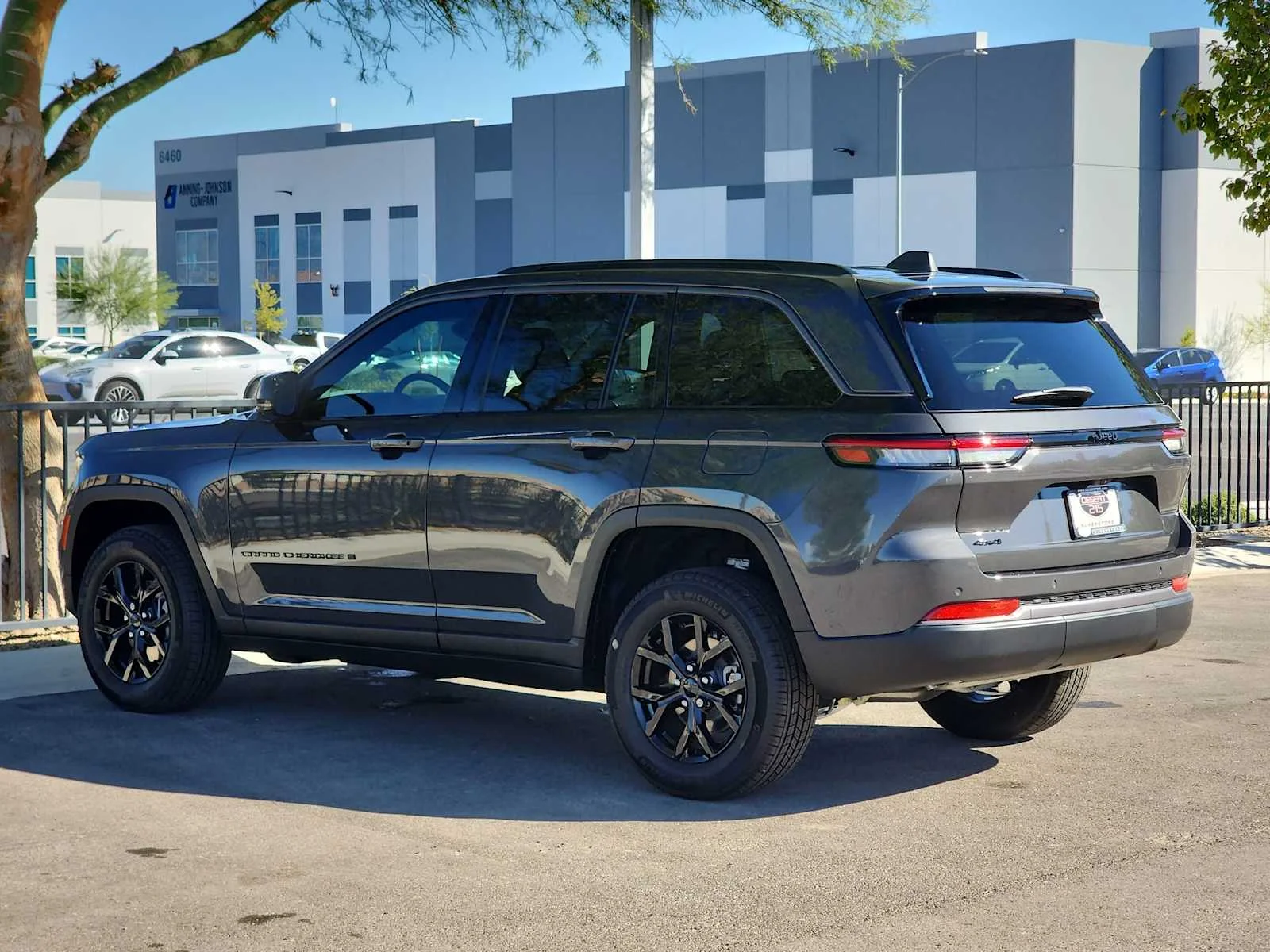 New 2026 Baltic Gray Metallic Clear-Coat Exterior Paint Jeep Laredo Altitude image 6
