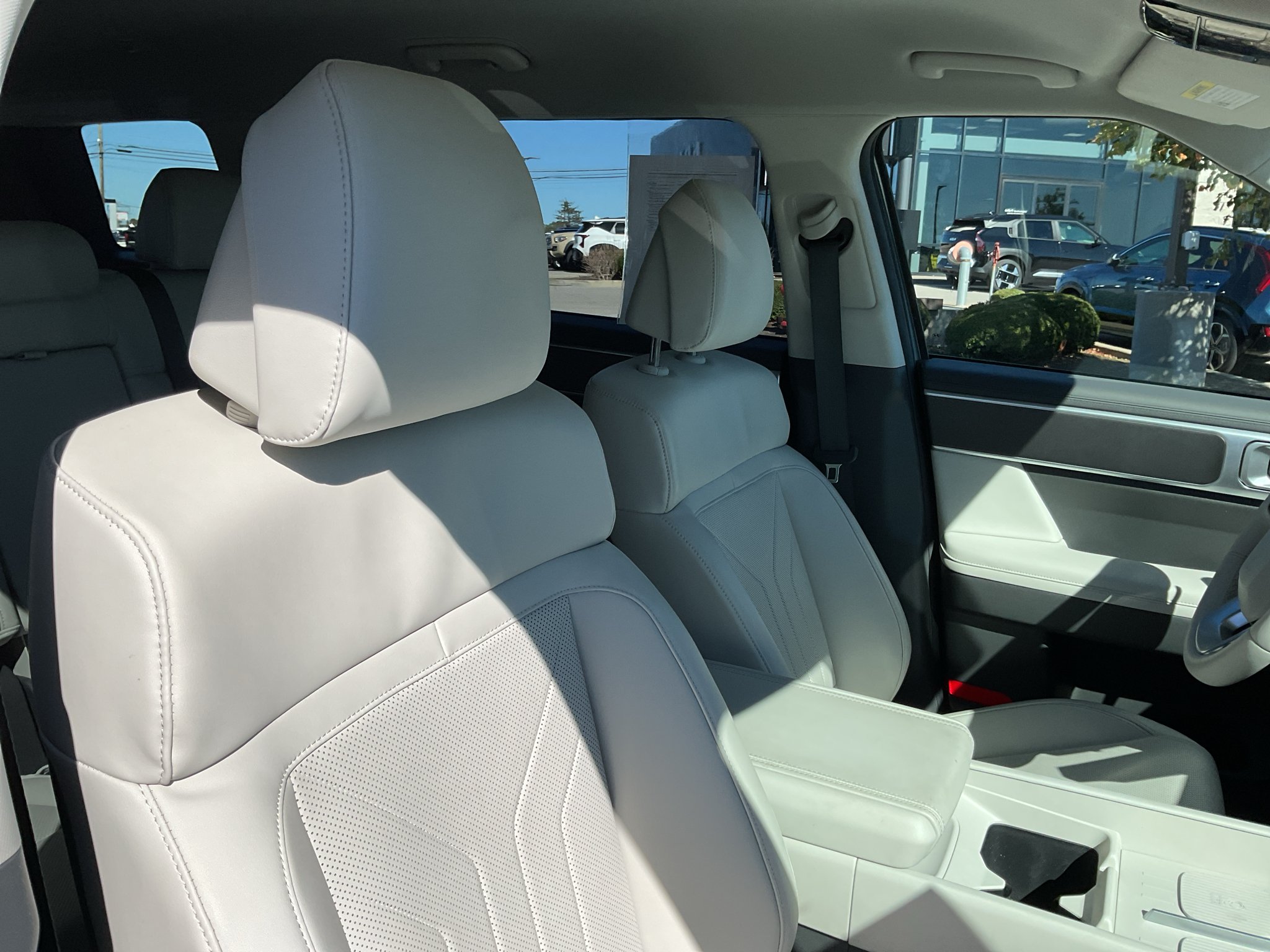 Used 2024 Shimmering Silver Hyundai SEL image 12
