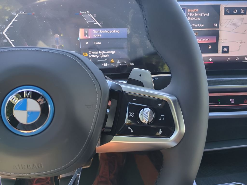 New 2026 Oxide Grey Metallic BMW 750e xDrive image 27