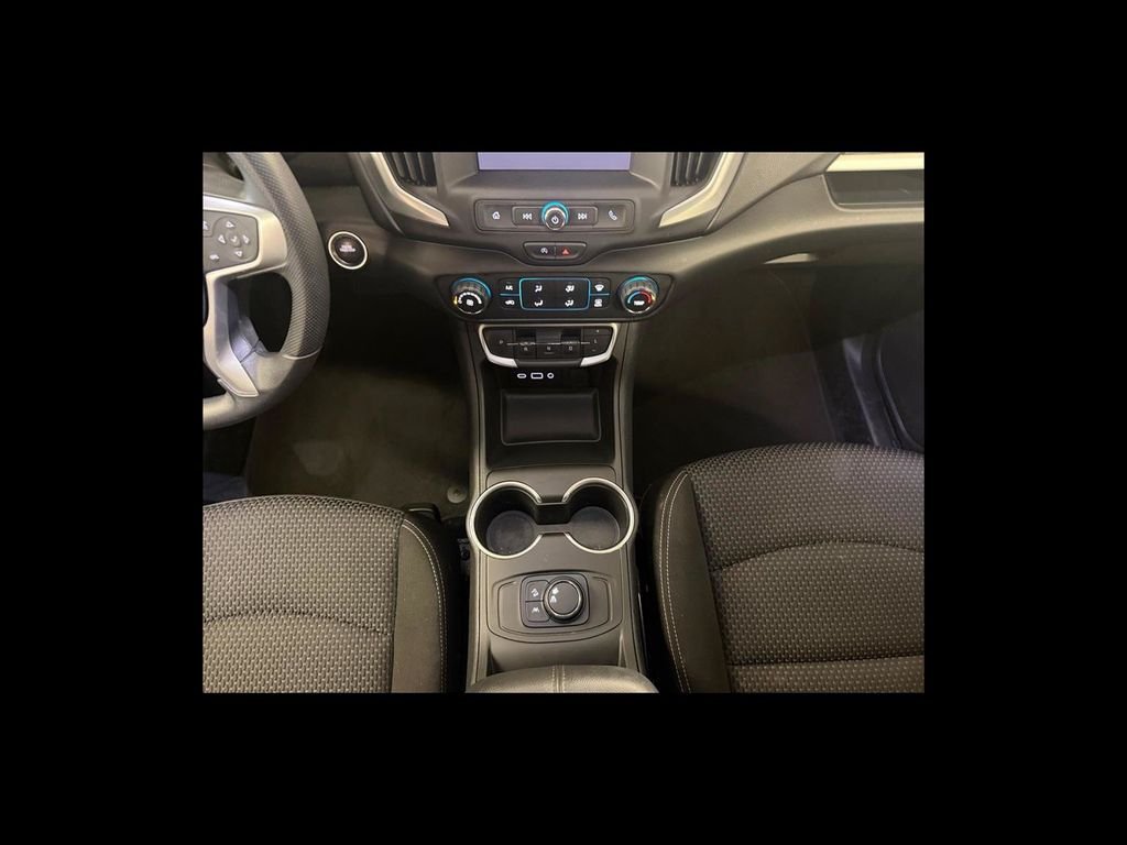 Used 2022 White GMC SLE image 16