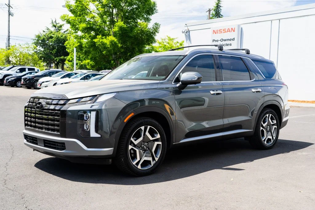 Used 2023 Gray Hyundai SEL image 3