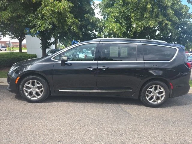 Used 2019 Black Chrysler Limited image 2