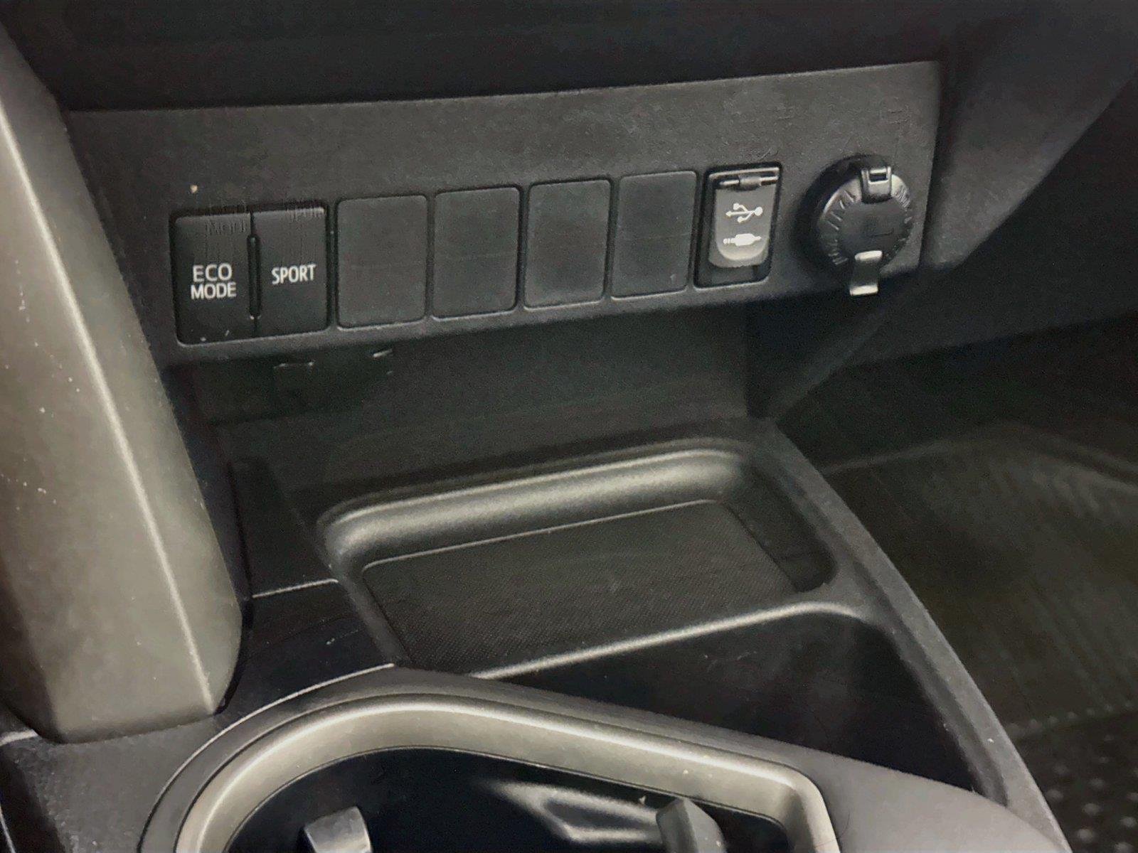 Used 2016 Silver Sky Metallic Toyota XLE image 25