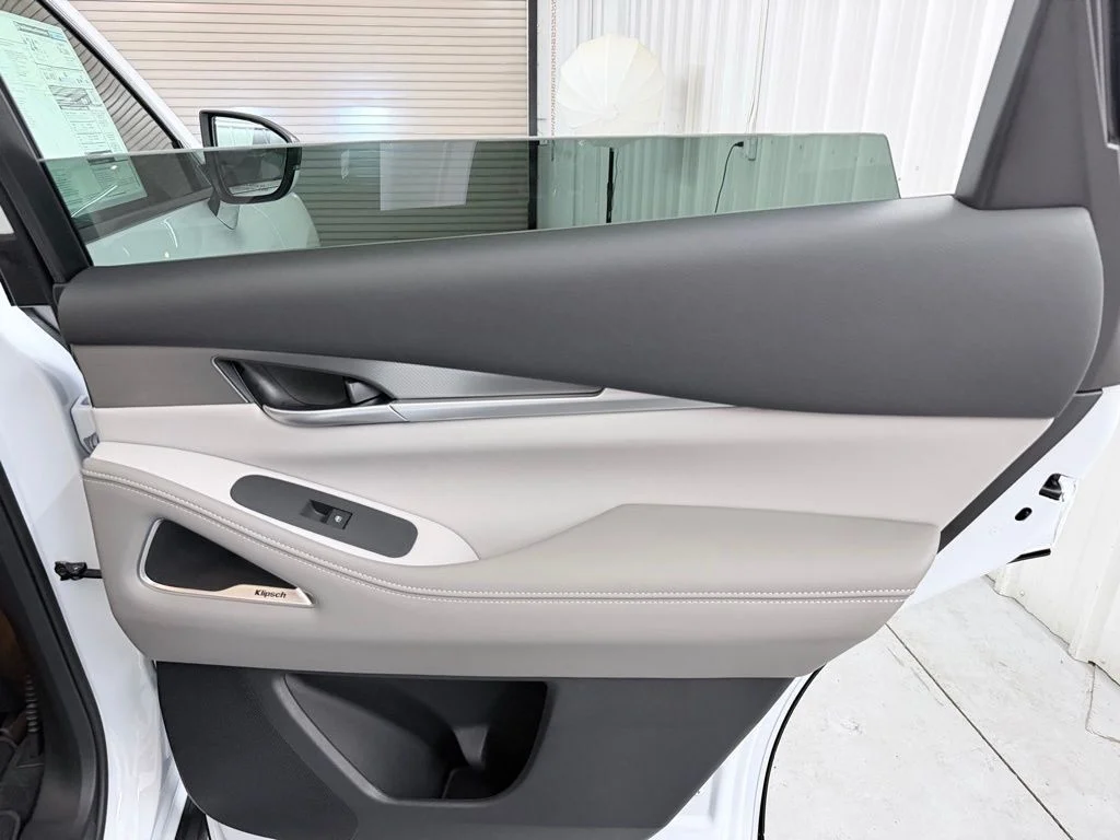 New 2027 RADIANT WHITE INFINITI Luxe FWD image 42