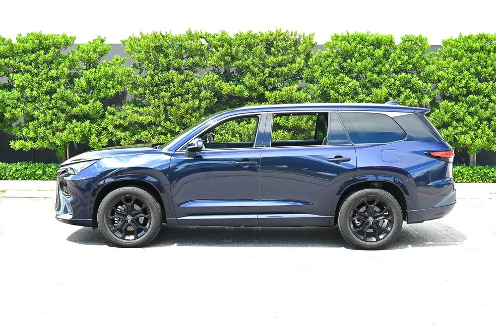 Used 2024 Blue Lexus 350 image 5