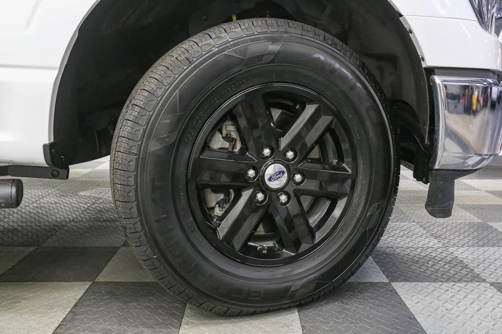 Used 2023 Oxford White FORD XL image 13