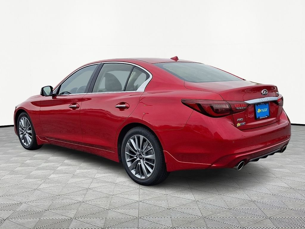 Used 2023 Red INFINITI LUXE image 4