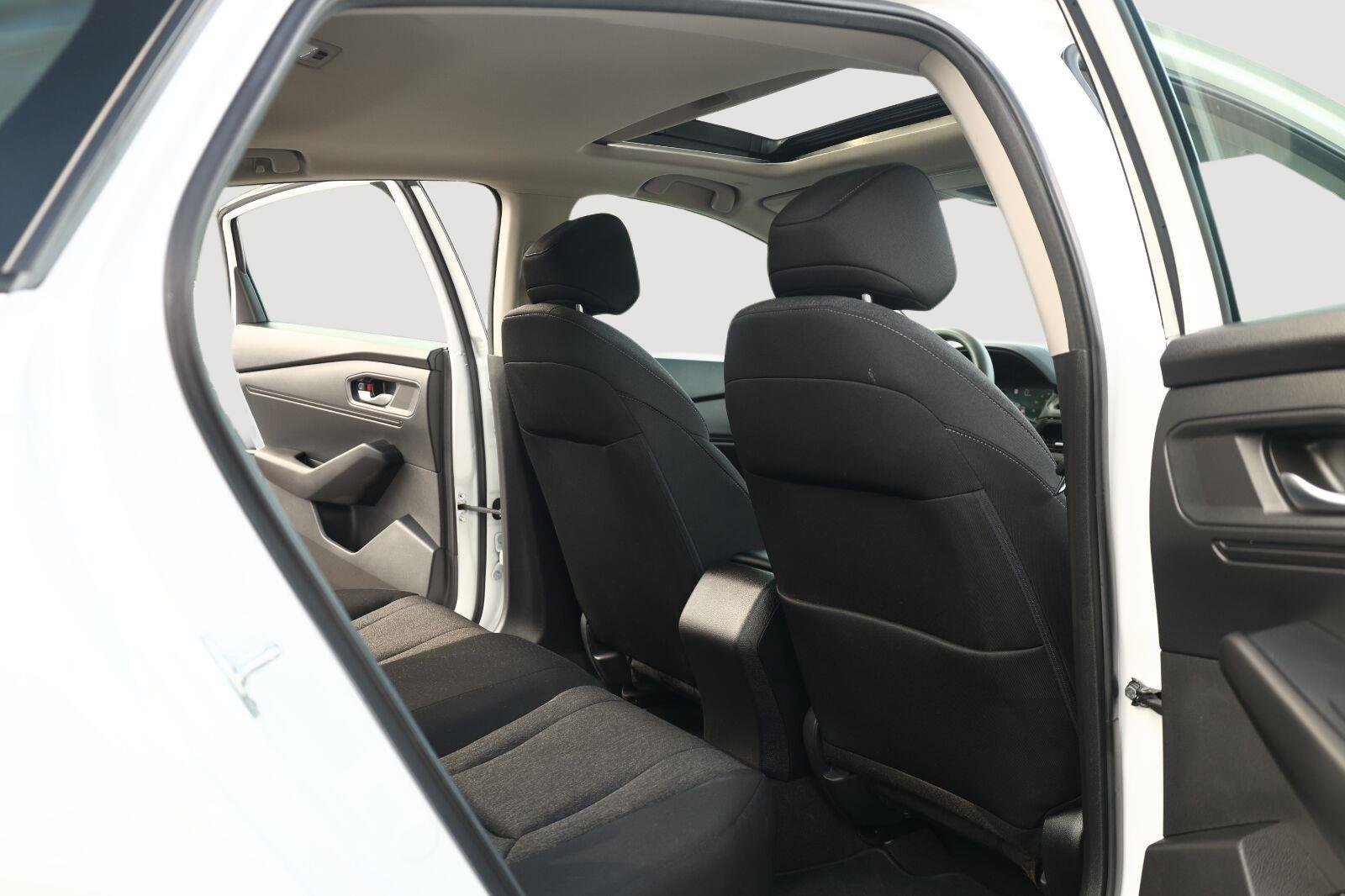 Used 2024 Platinum White Pearl Honda EX image 19