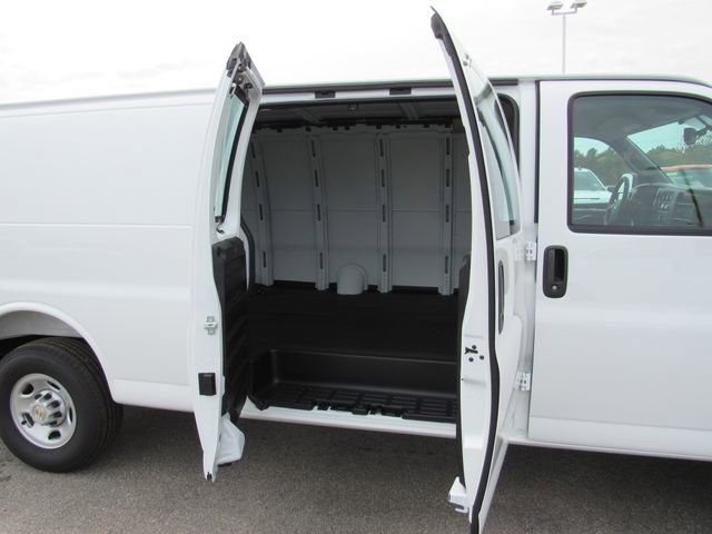 Certified Used 2025 Summit White Chevrolet WT image 22