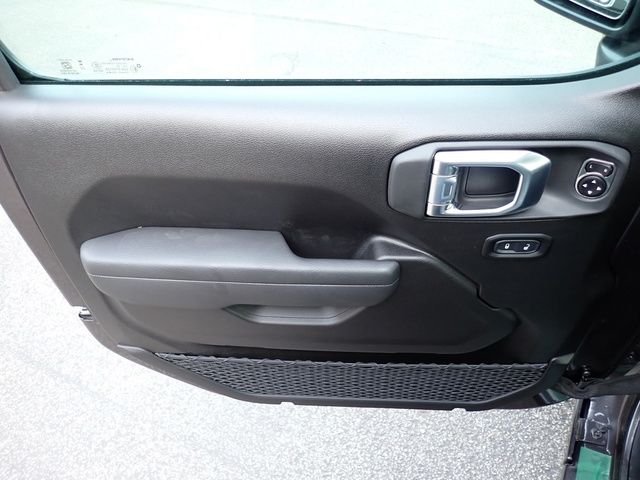 New 2026 Granite Crystal Metallic Clear-Coat Exterior Paint Jeep Sport S image 15