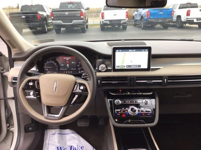 Used 2022 Ceramic Pearl Metallic Lincoln Standard image 10