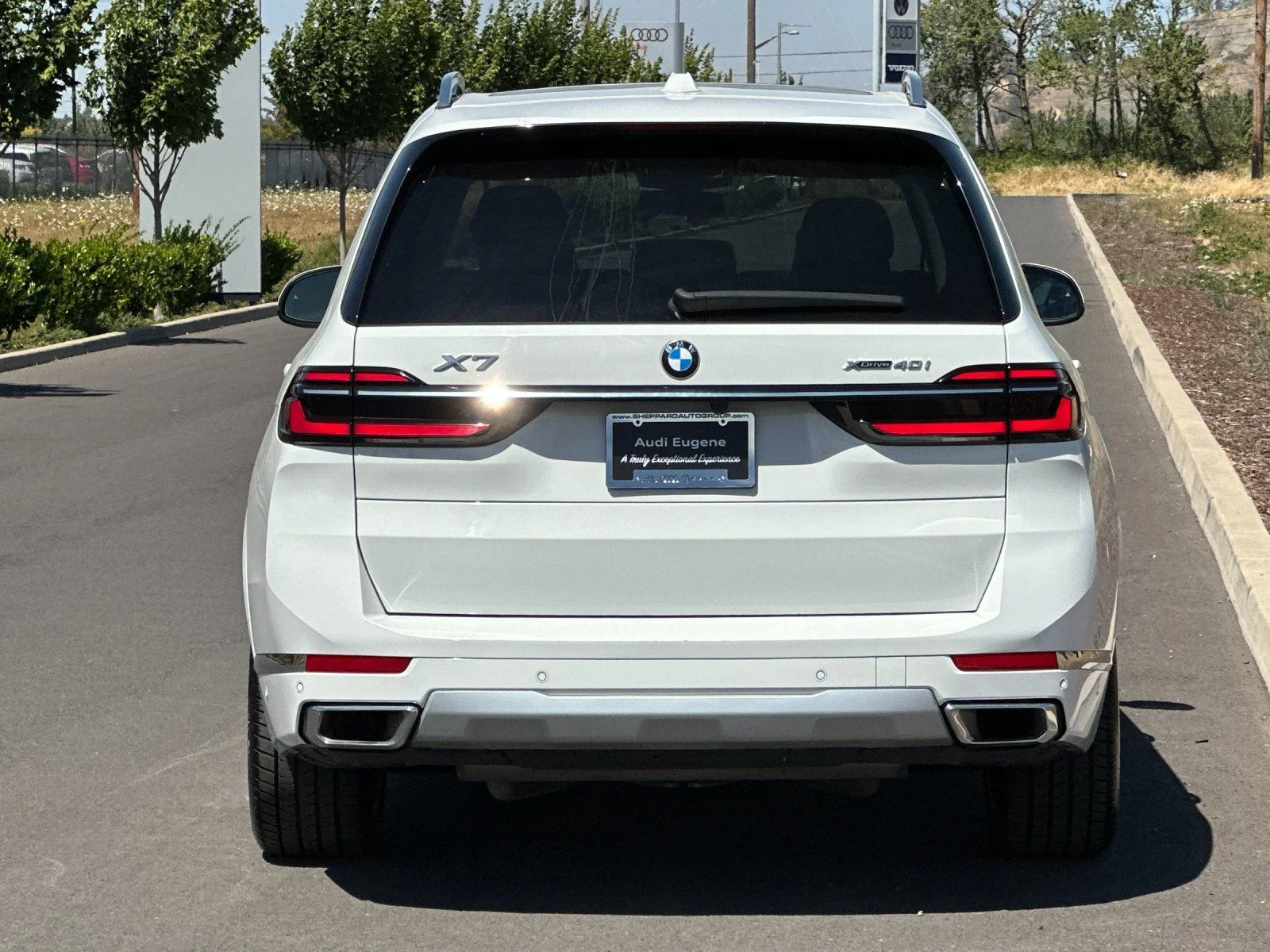 Used 2025 White BMW xDrive40i image 4