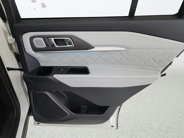 New 2026 Star White Metallic Tri-Coat Ford Platinum™ image 61