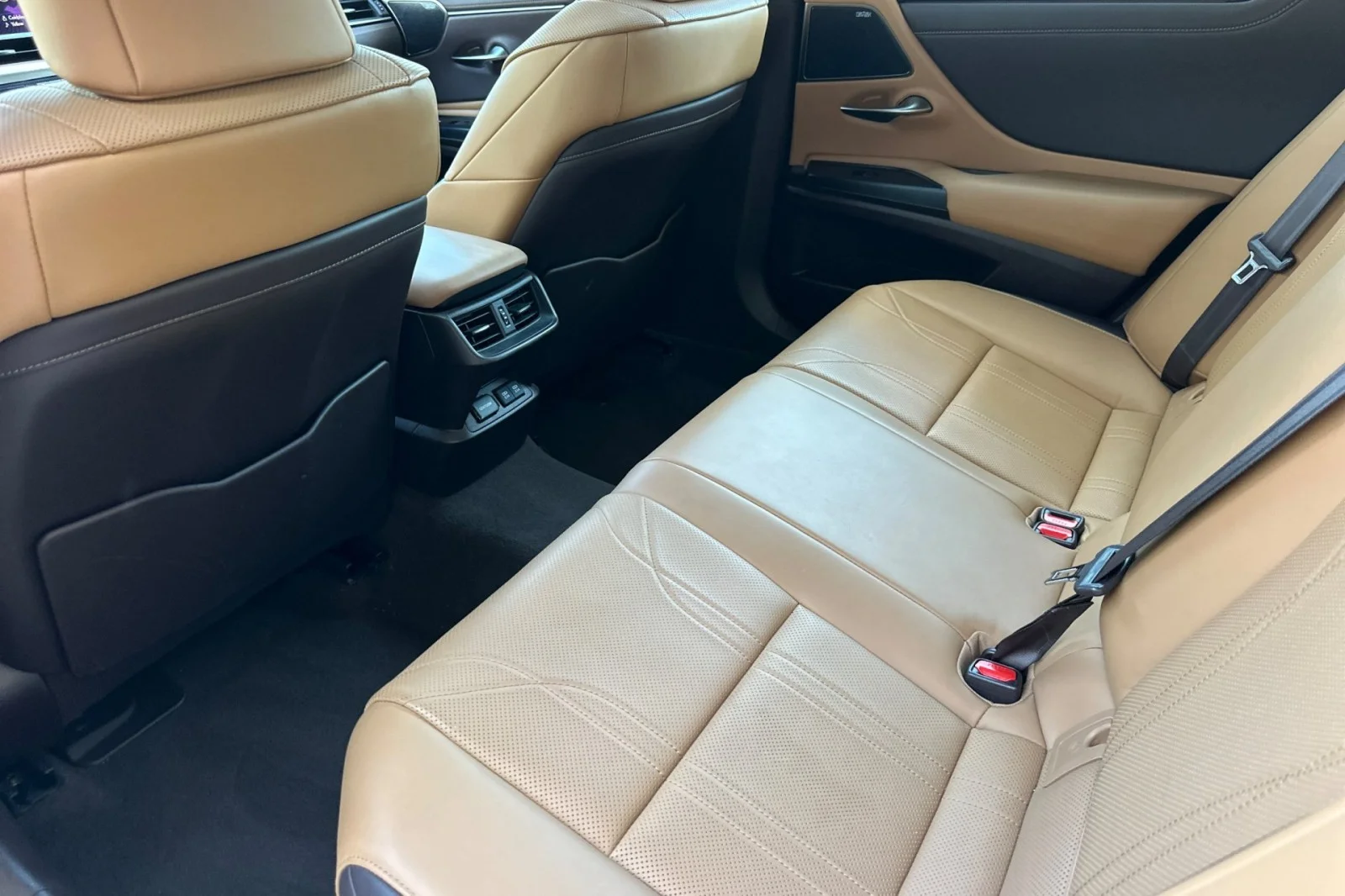 Used 2019 WHITE Lexus ES 300h image 13