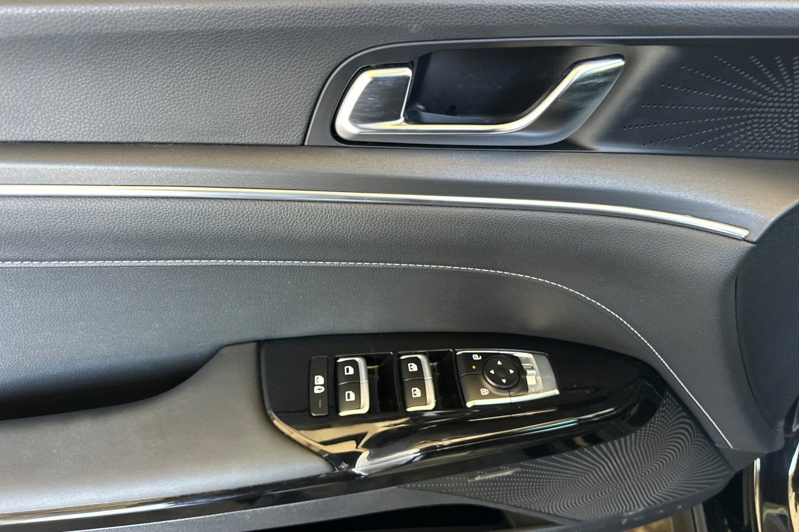 Used 2025 Black Kia GT-Line image 11